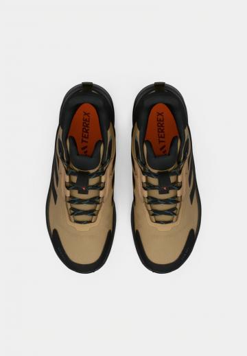 Походные ботинки