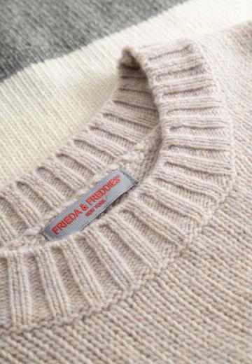 Пуловер в полоску