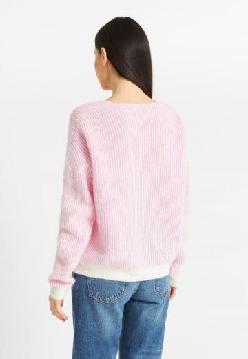 Пуловер в полоску