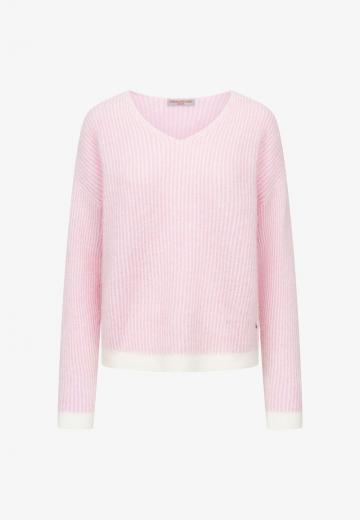 Пуловер в полоску