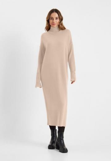 Вязаное платье