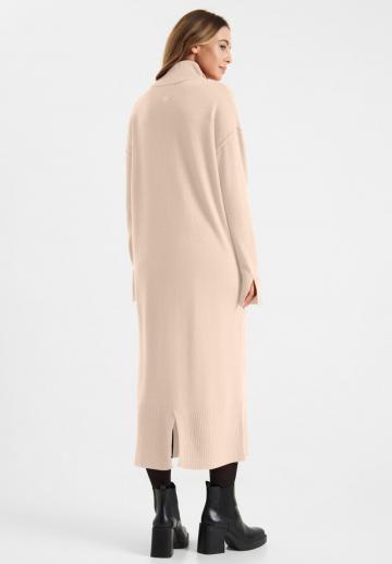 Вязаное платье