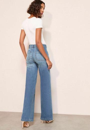 Клешеные джинсы