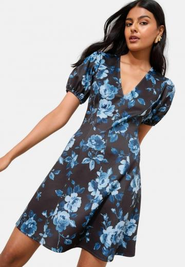 Короткое платье