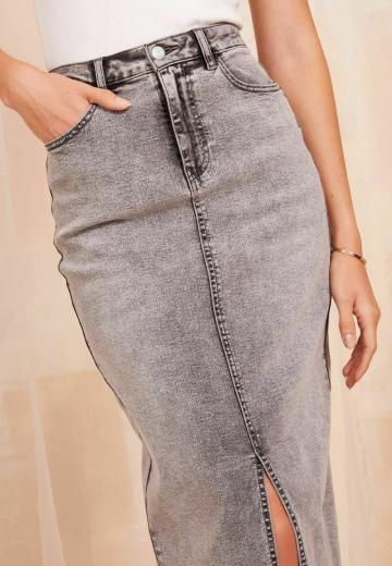 Юбка с накладными карманами