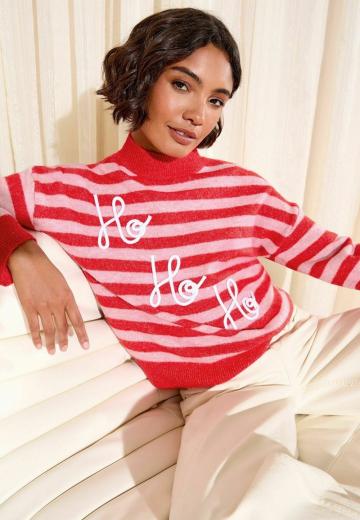 Пуловер в полоску