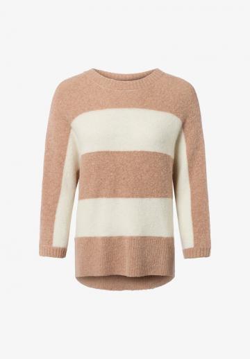 Пуловер в полоску