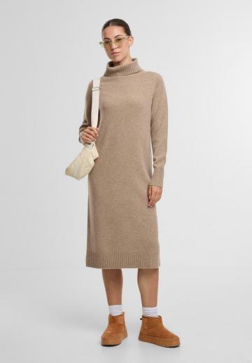 Вязаное платье