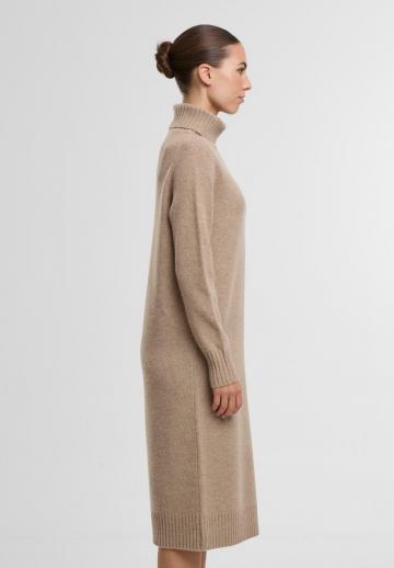 Вязаное платье