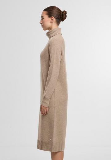 Вязаное платье