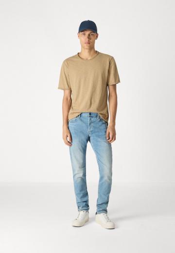 Узкие джинсы