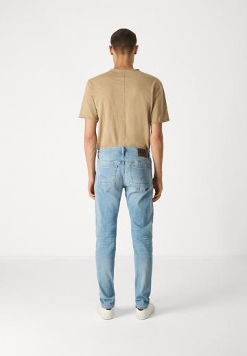 Узкие джинсы