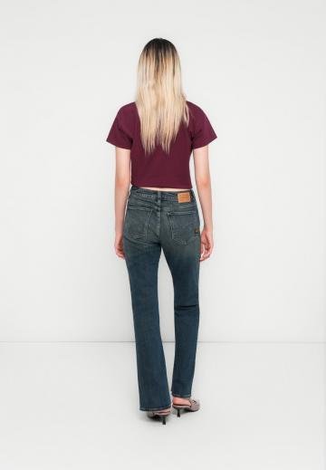 Клешеные джинсы