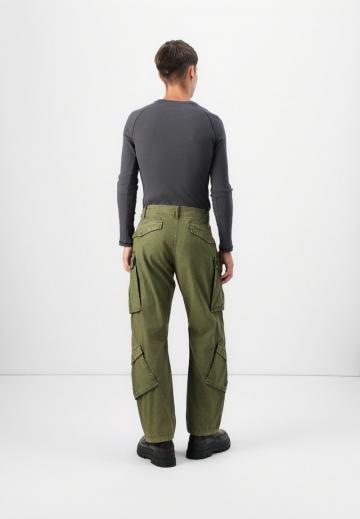 Брюки с накладными карманами