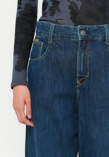 Свободные джинсы