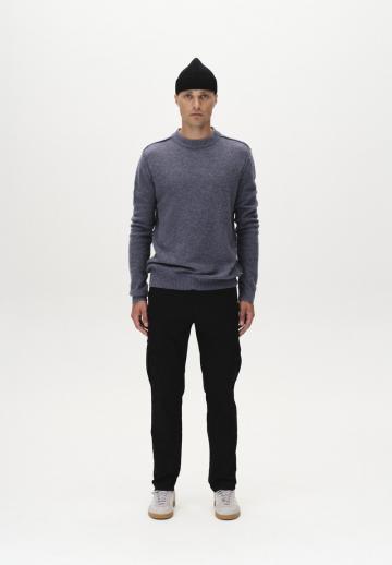 Брюки с накладными карманами