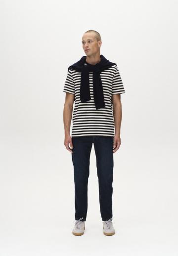 Узкие джинсы