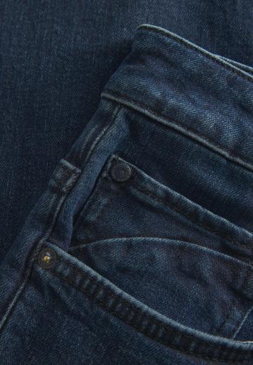 Узкие джинсы