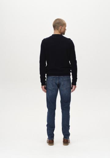 Узкие джинсы