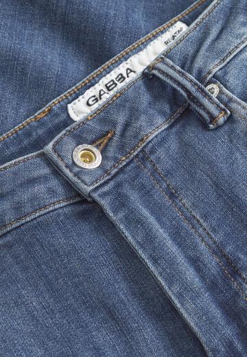 Узкие джинсы