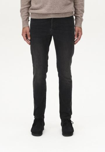 Узкие джинсы