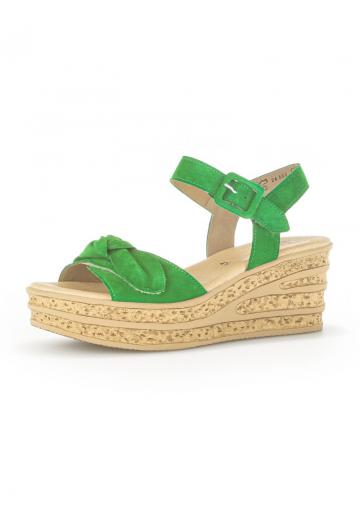 Босоножки на танкетке