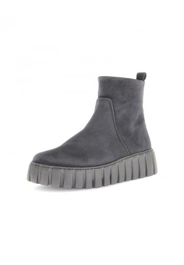 Сапожки на танкетке