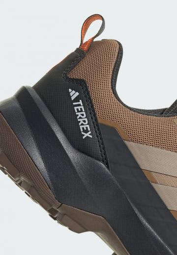 Походные кроссовки