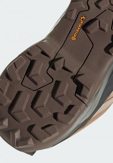 Походные кроссовки