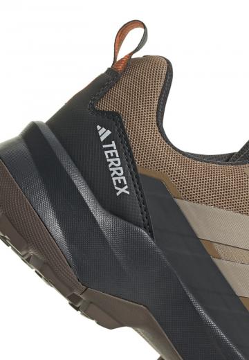 Походные кроссовки