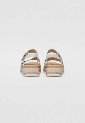 Босоножки на танкетке