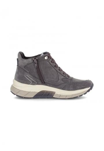 Ботинки на шнуровке