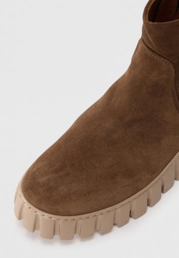 Сапожки на танкетке