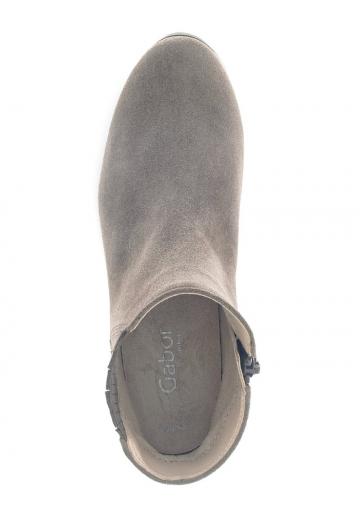 Сапожки на танкетке