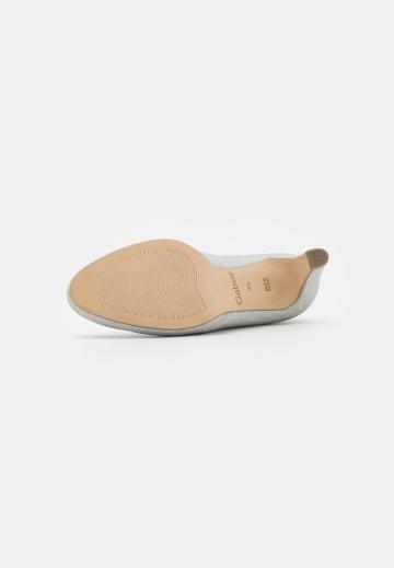 Туфли на высоком каблуке