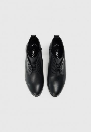 Ботинки на шнуровке