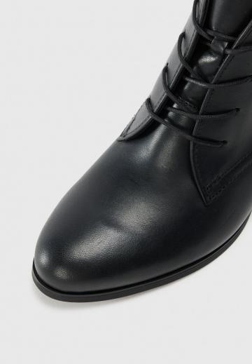 Ботинки на шнуровке