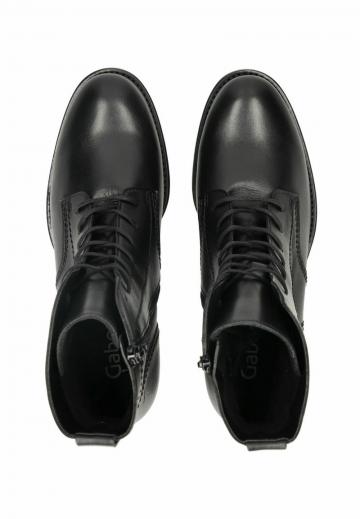 Ботинки на шнуровке