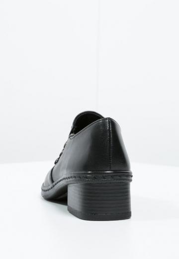 Туфли с высоким носом