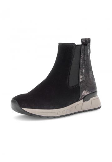 Сапожки на танкетке