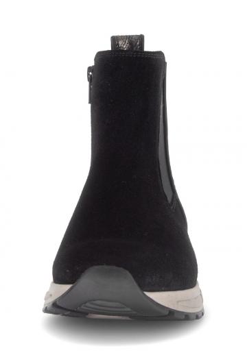 Сапожки на танкетке