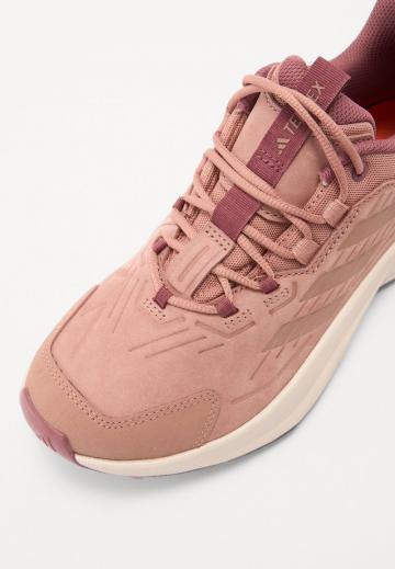 Походные ботинки