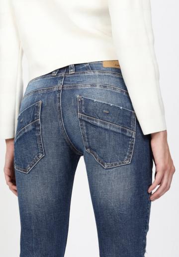 Короткие джинсы