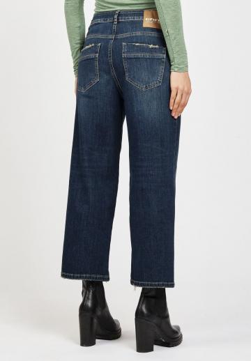 Короткие джинсы