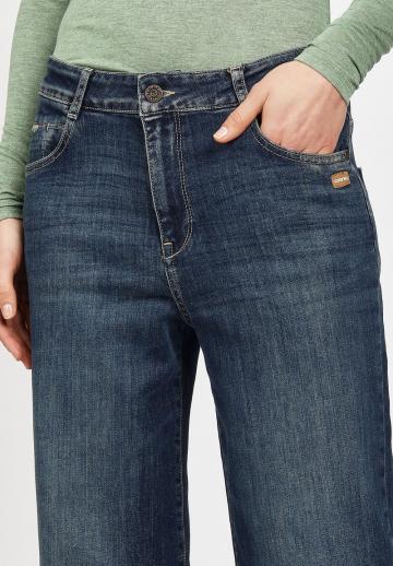 Короткие джинсы