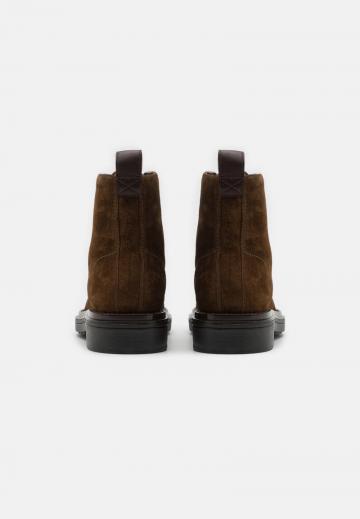 Ботинки на шнуровке