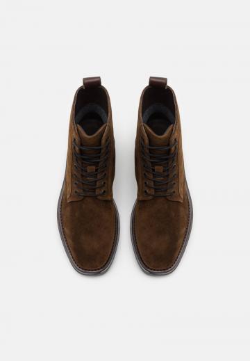 Ботинки на шнуровке