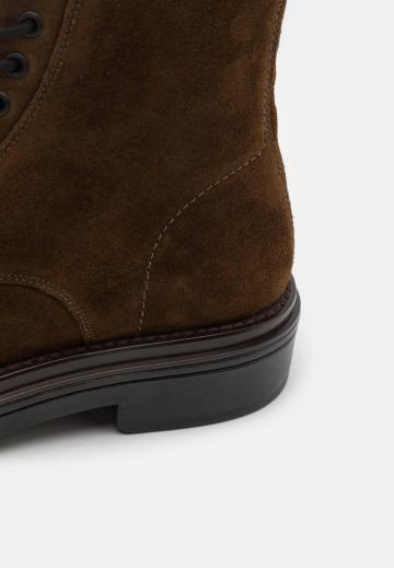 Ботинки на шнуровке