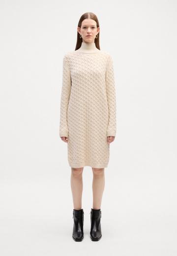 Вязаное платье