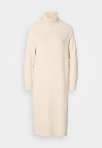 Вязаное платье